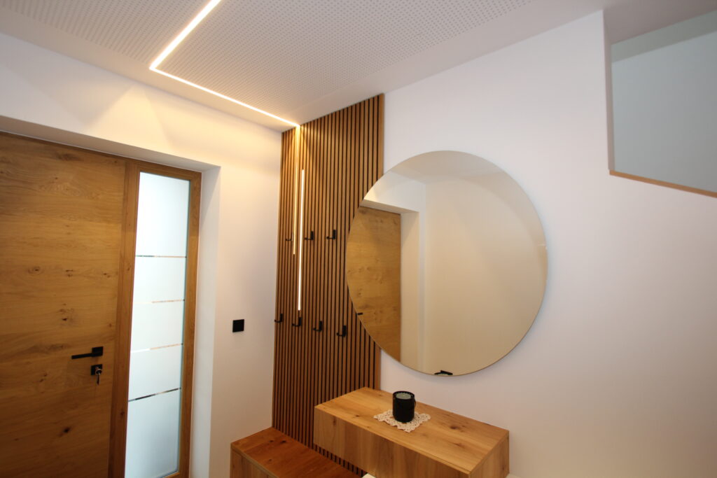 Tischlerei-Listberger_Vorraum_Eiche-Weiss_9539